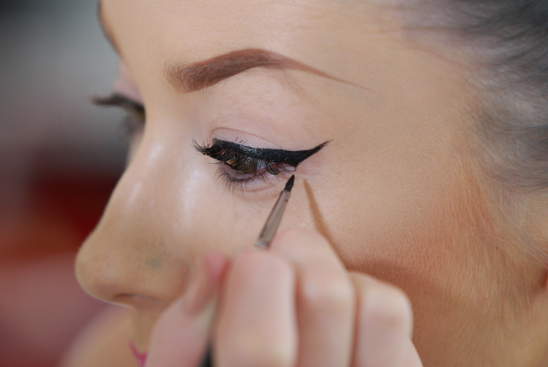 black-eyeliner-look-Zikimo-02